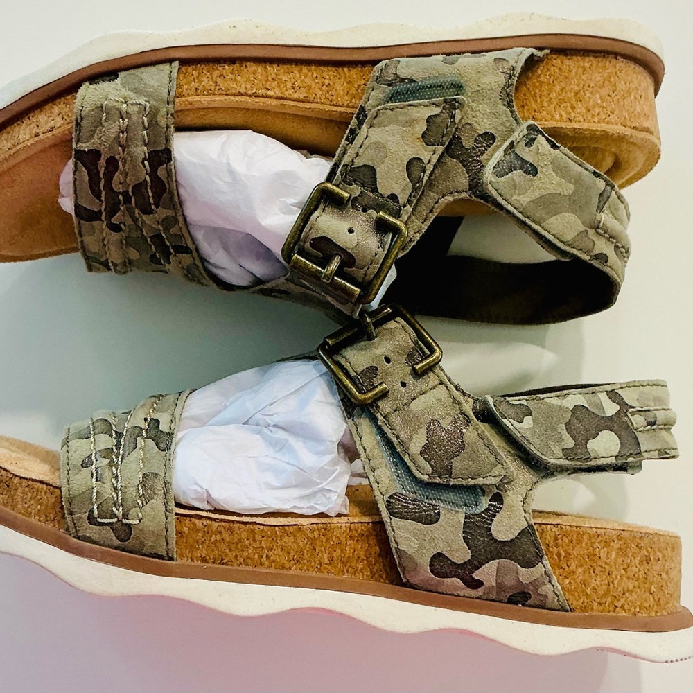 Clarks Camo Bryan Step Sandals Sz 5 - Picture 7 of 10